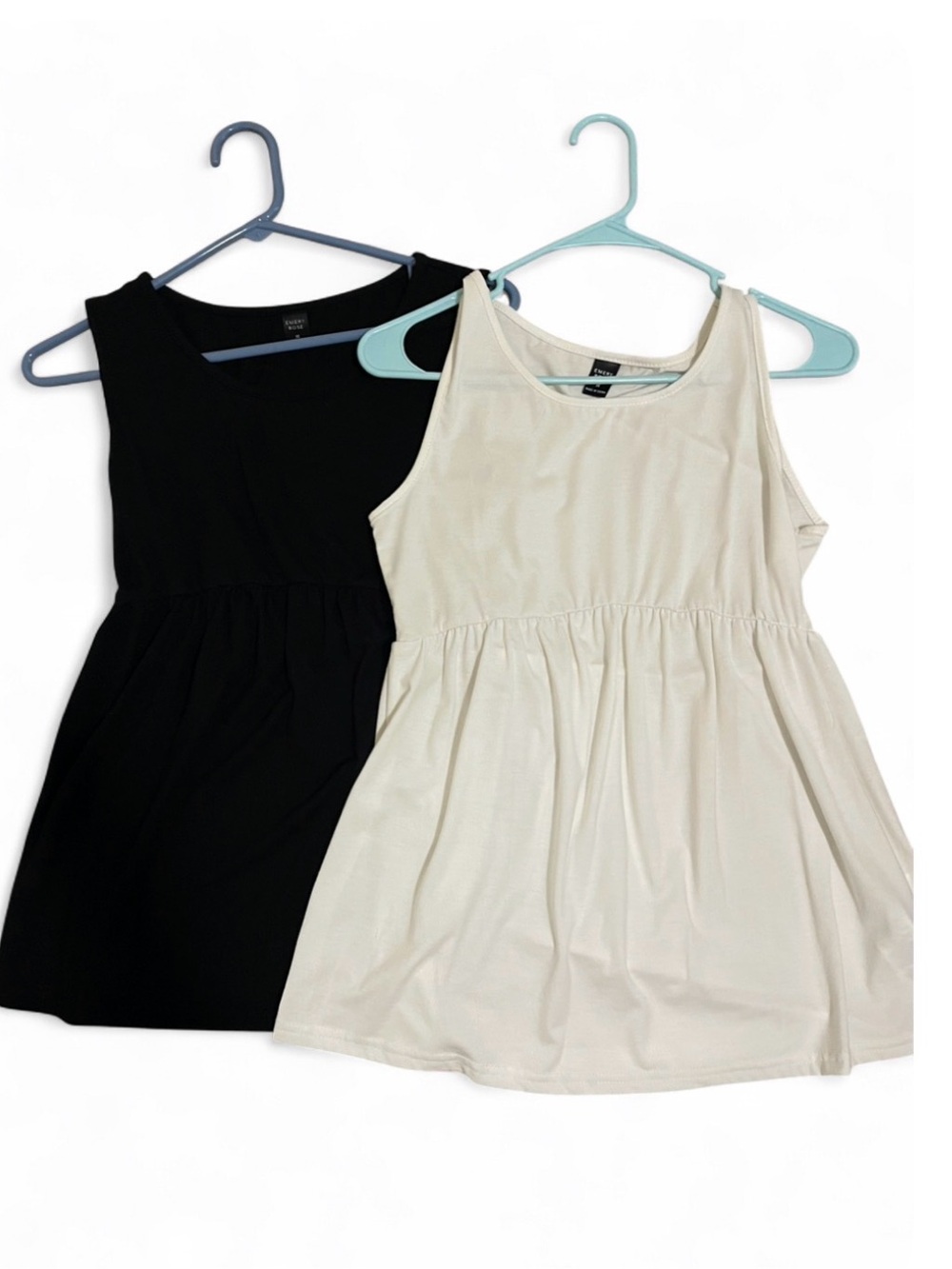Women’s Sleeveless Scoop Neck Babydoll Top - Black & White